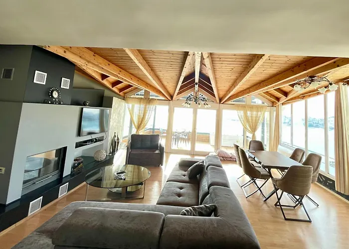 Seaview Golden Penthouse