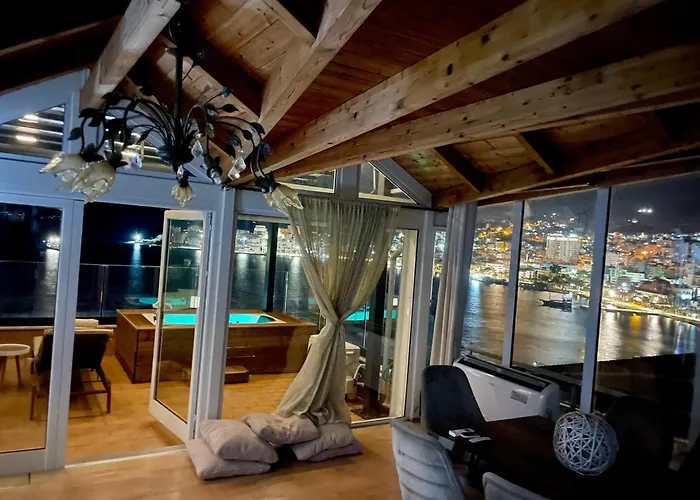 Seaview Golden Penthouse Apartament *